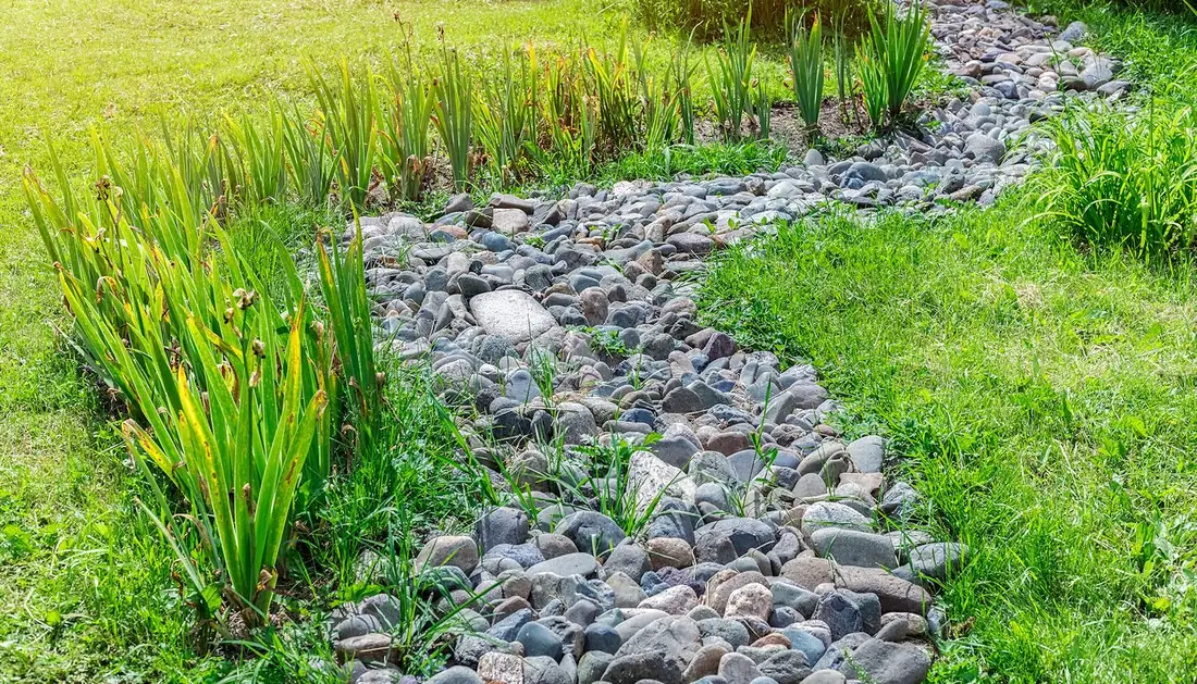 Dry creek bed drainage feature